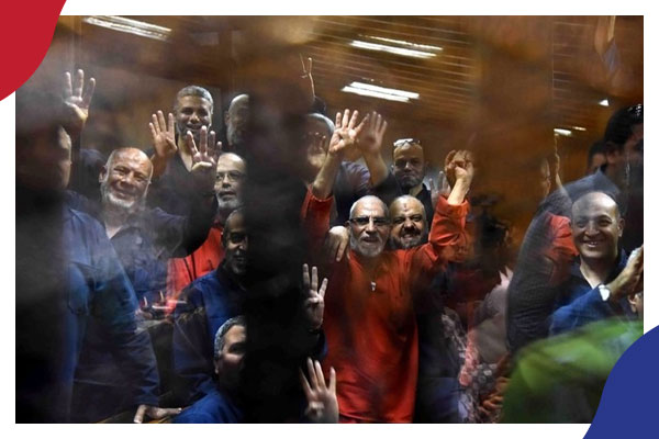 نظام مستبد ينكل بخصومه السياسيين.. مسنون يصارعون الموت في سجون مصر